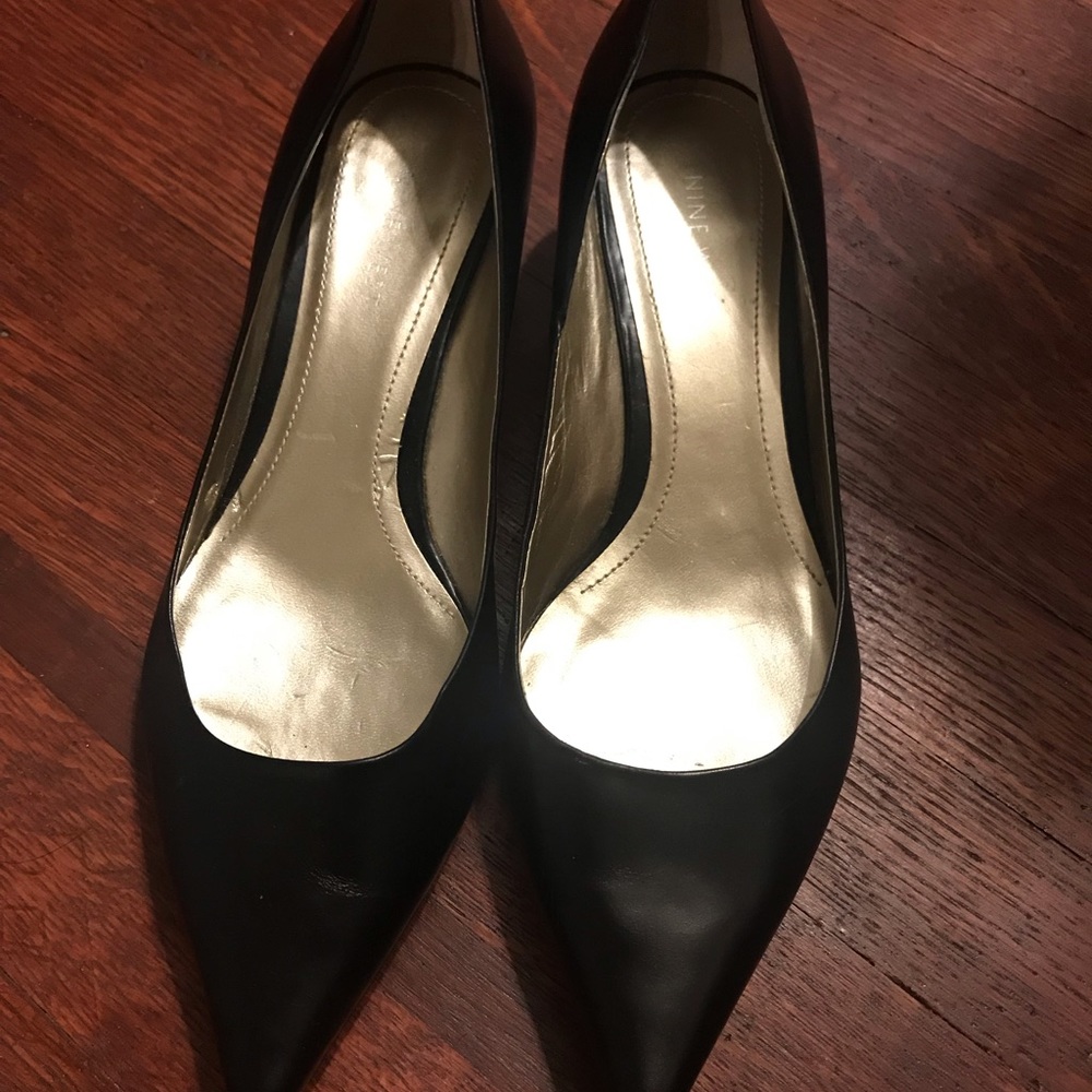 Nine West black kitten-heel pumps